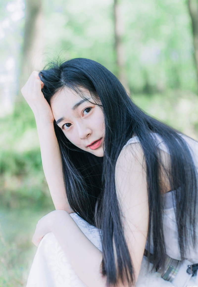 陈到的亲兵在伏德的带动下，鼓起了最后额血勇，不顾一切的扑向对手，战斗规模虽然不大，但却异常惨烈，在一开始便进入了白热化，但江东士兵太多，一艘艘战船围上来，靠近，越来越多的江东战士涌过来，数百名荆州将士很快便人潮所湮没，不到一刻钟的功夫，荆州军的战船上，只剩下陈到一人还在孤身奋战。